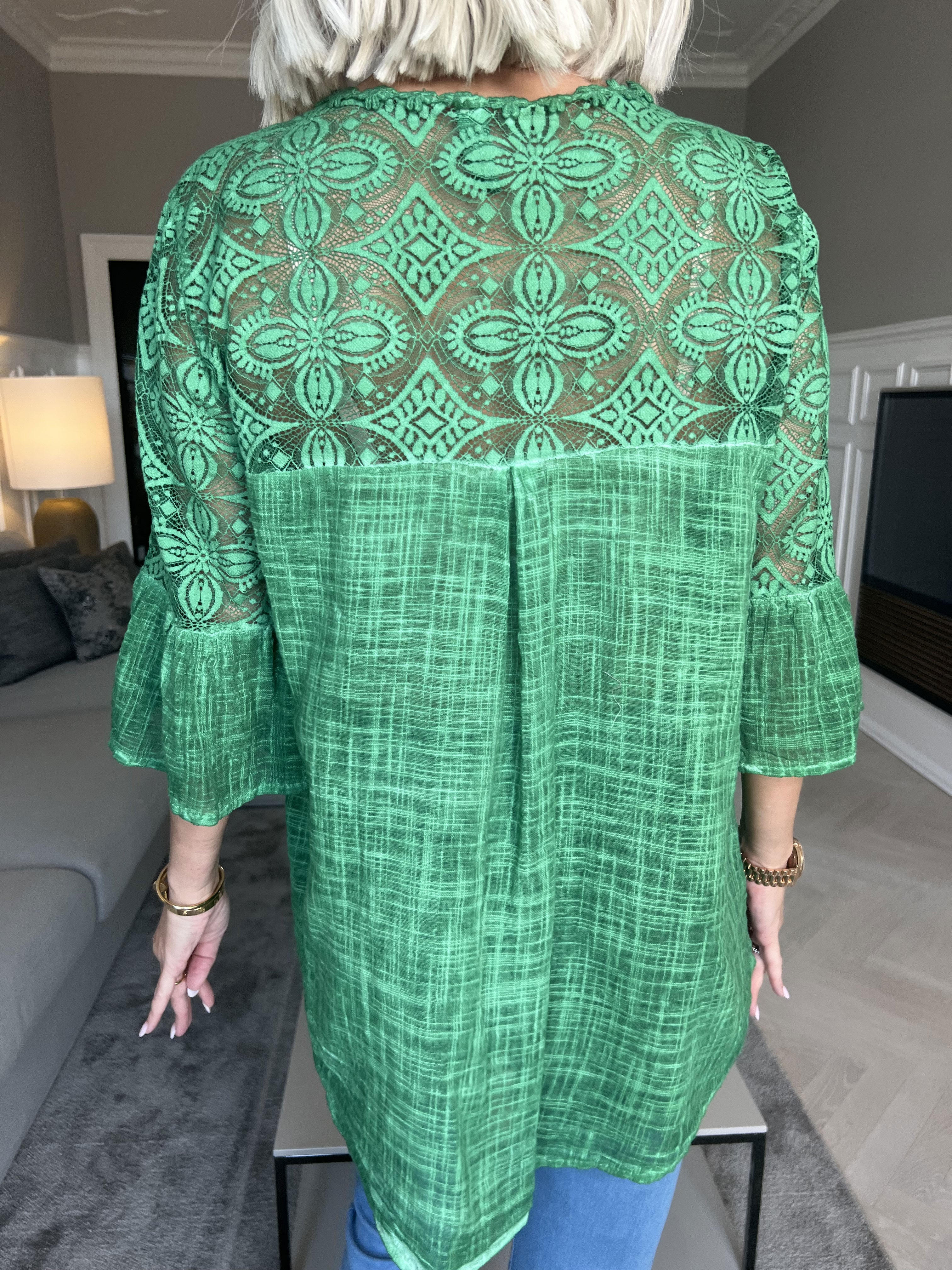 Nice - Fin tunika med blondeærmer